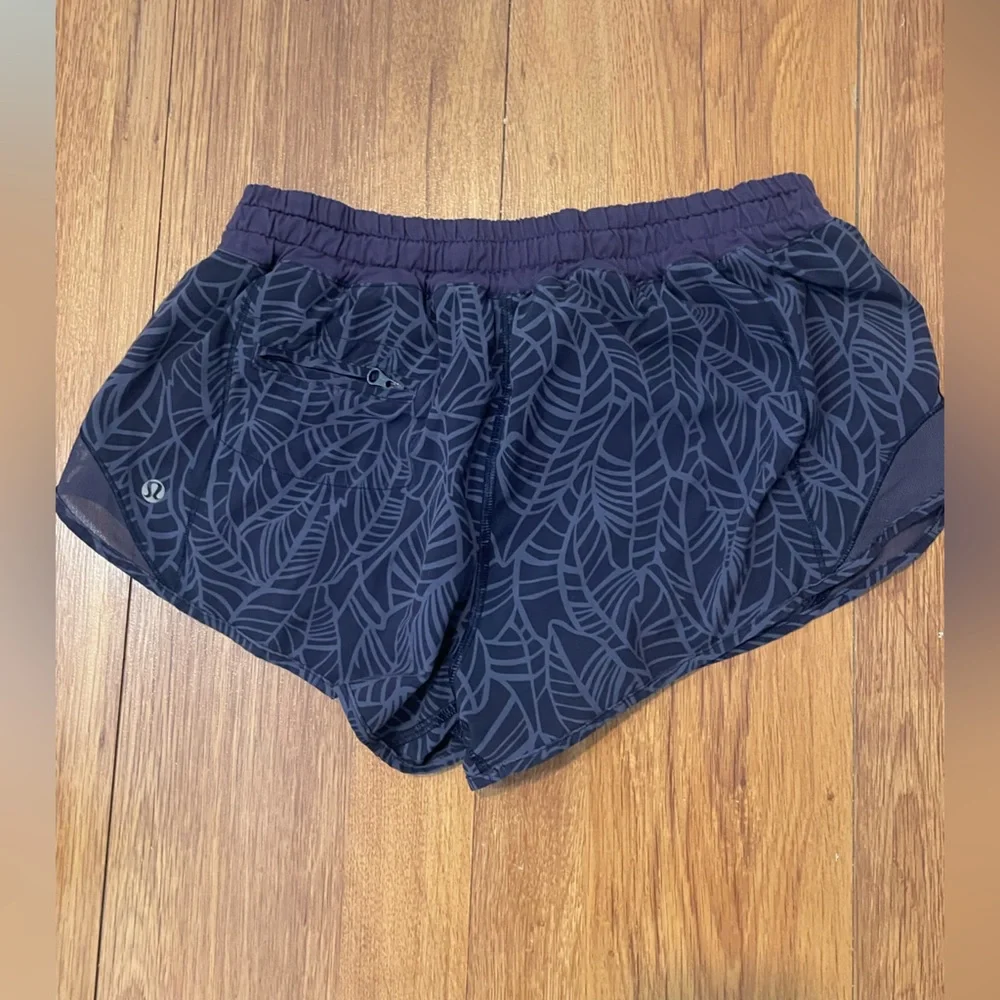 LULULEMON - RUNNING SHORTS SIZE 6 - Picture 5 of 6